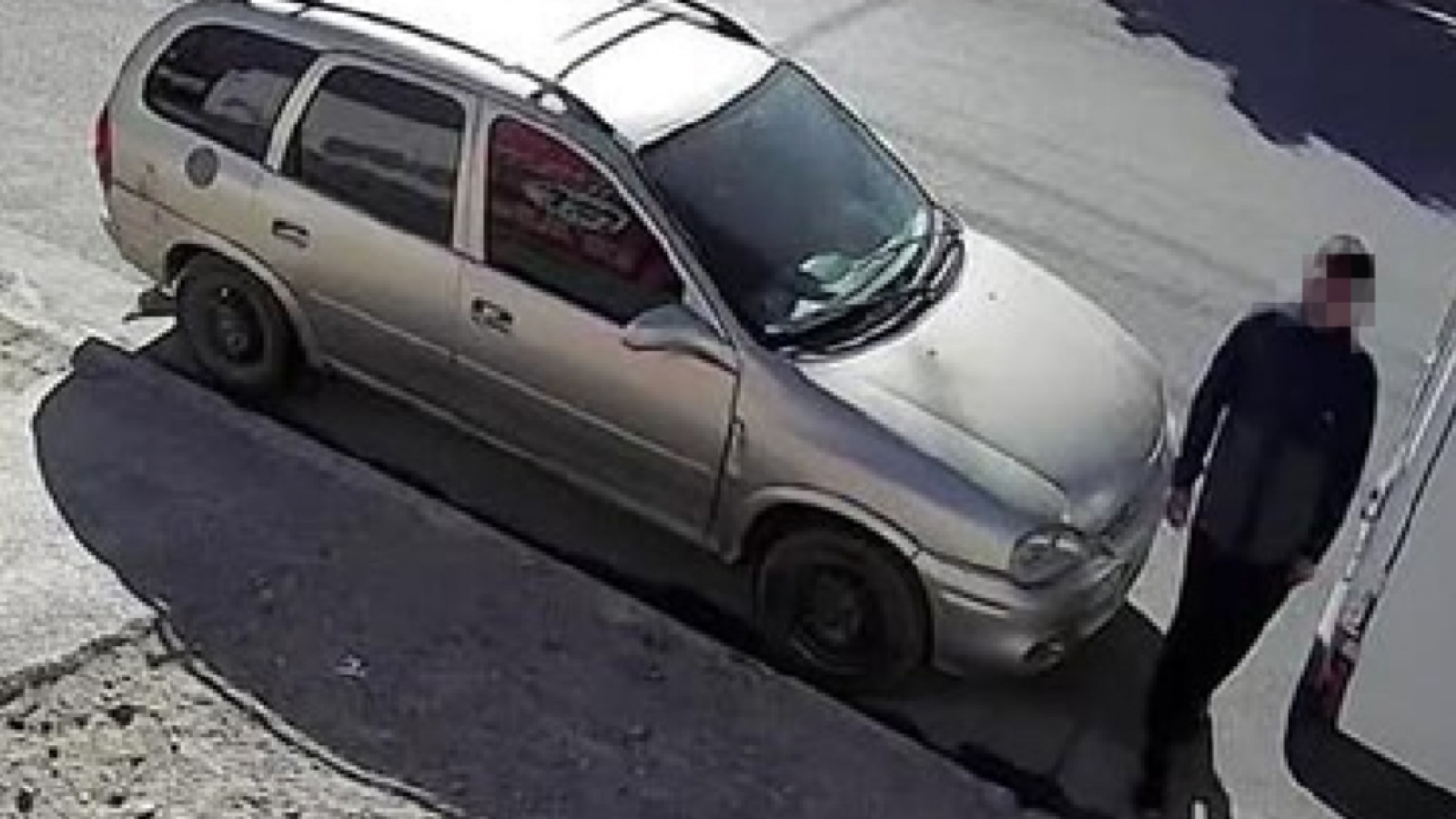 Alerta en Trelew: difunden imágenes de un sospechoso que abre autos con inhibidores