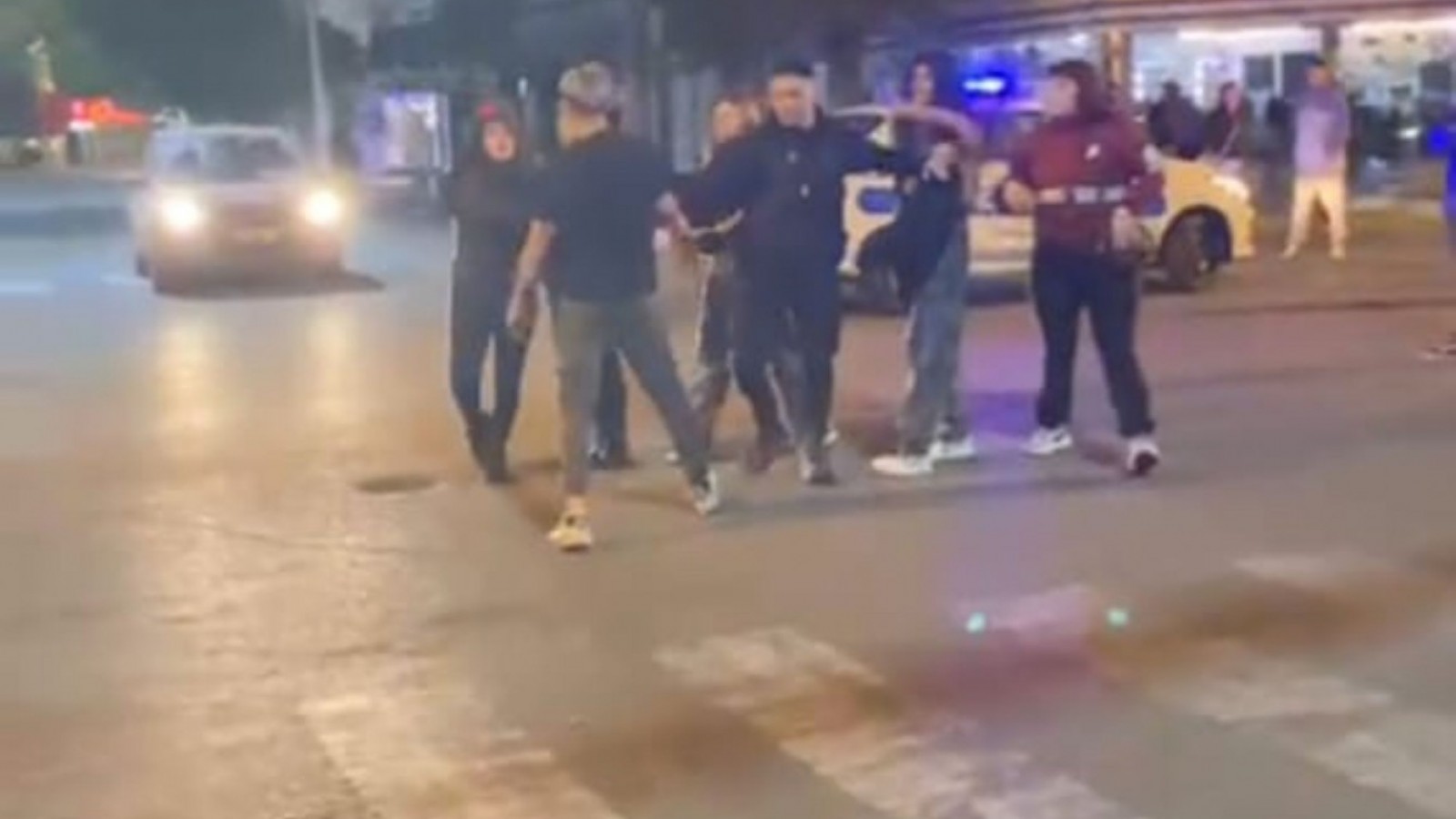 Trelew: caos, piñas, corridas y patrulleros en pleno centro tras la salida de un boliche