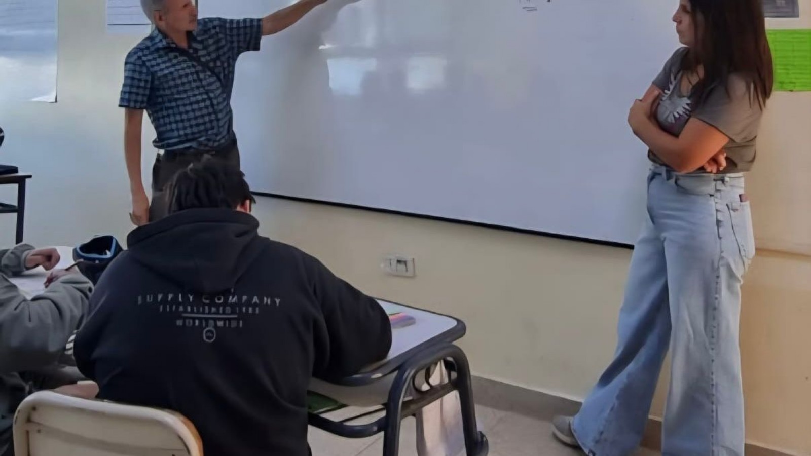 CONTINÚA EL CICLO DE TALLERES "LÍMITES QUE CUIDAN: EL VALOR DEL NO" EN ESCUELAS SECUNDARIAS