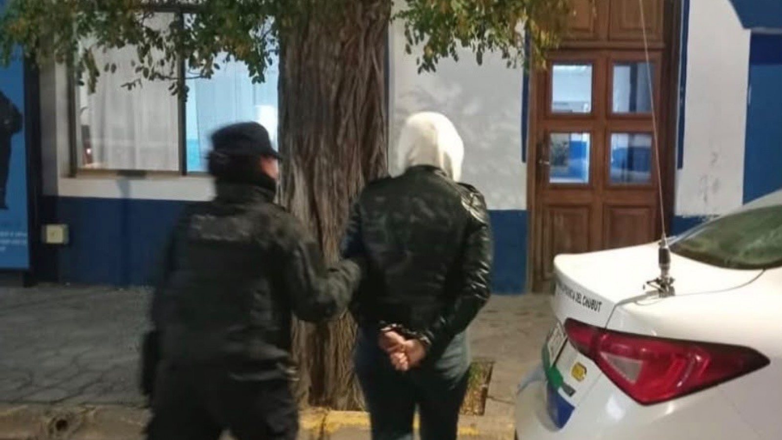 Fue a retirar una citación judicial y terminó detenida por un pedido de captura vigente