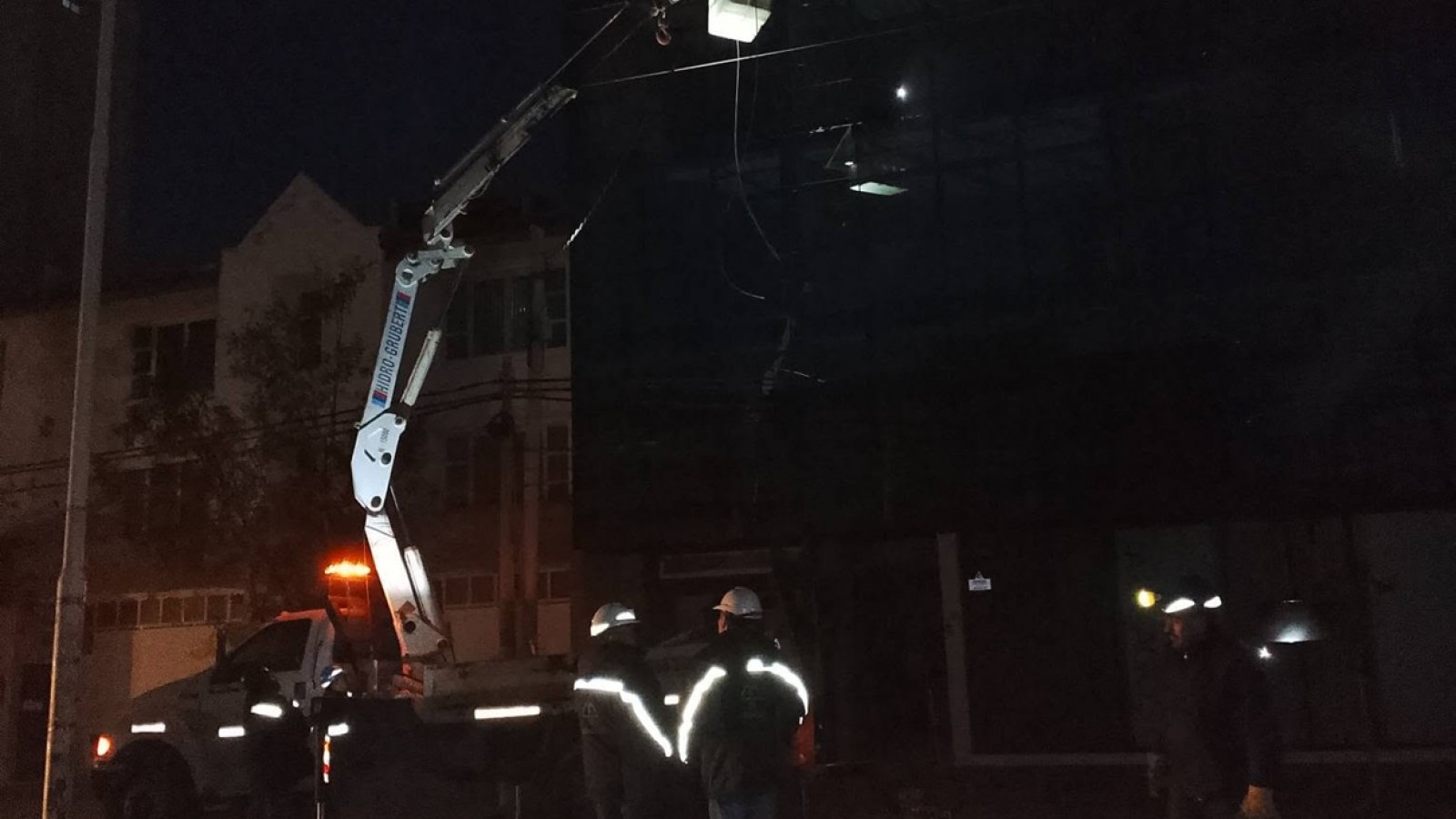 Puerto Madryn: un hierro cayó desde una obra en construcción y dejó a media ciudad sin luz