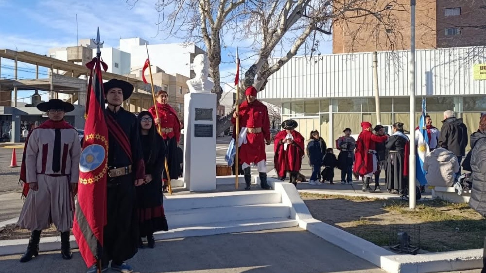 Puerto Madryn homenajeó a Martín Miguel de Güemes con danzas y actividades tradicionales