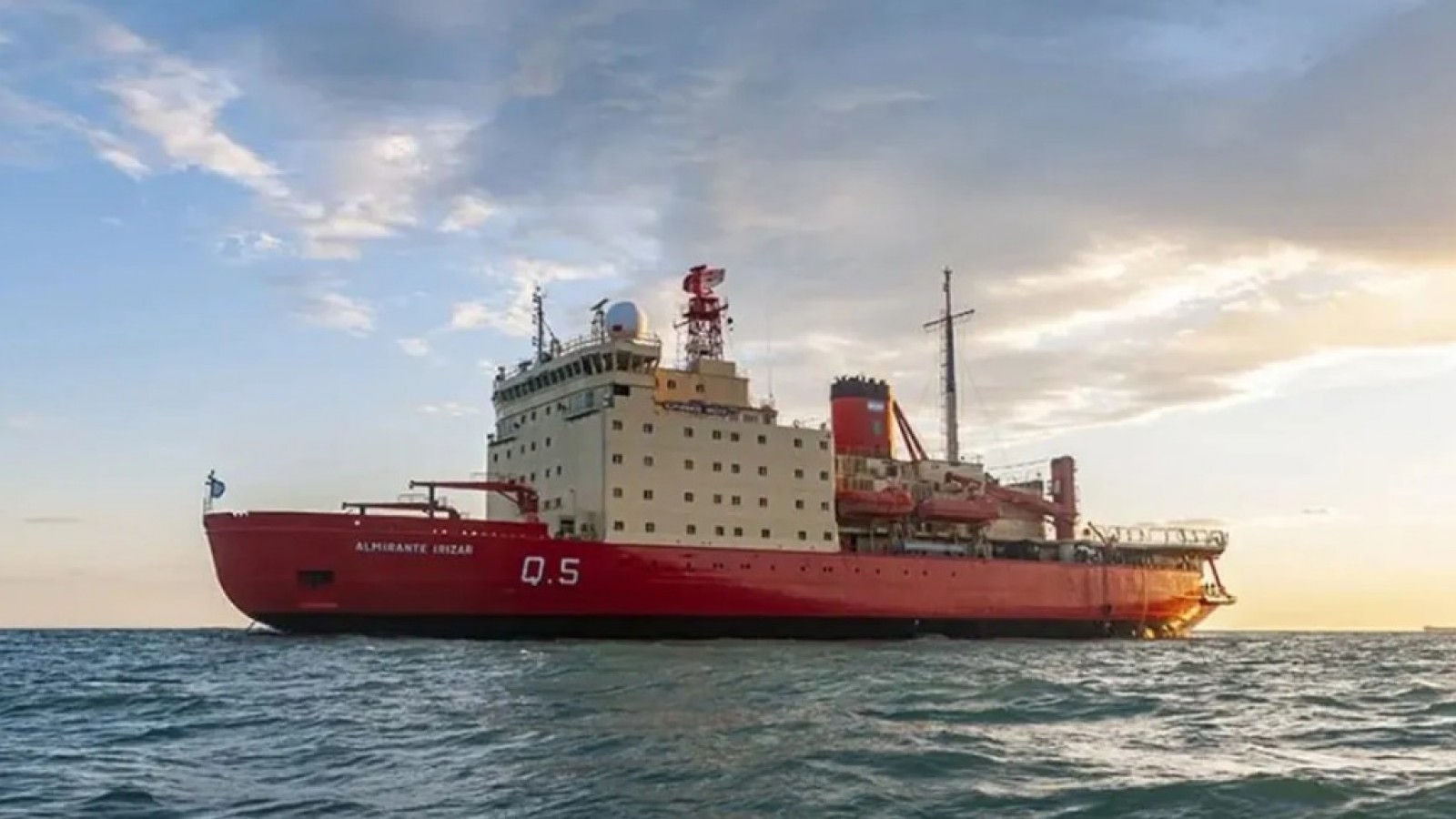 El rompehielos ARA Almirante Irízar llega a Puerto Madryn: habrá jornadas de puertas abiertas para visitar cuatro buques de la Armada
