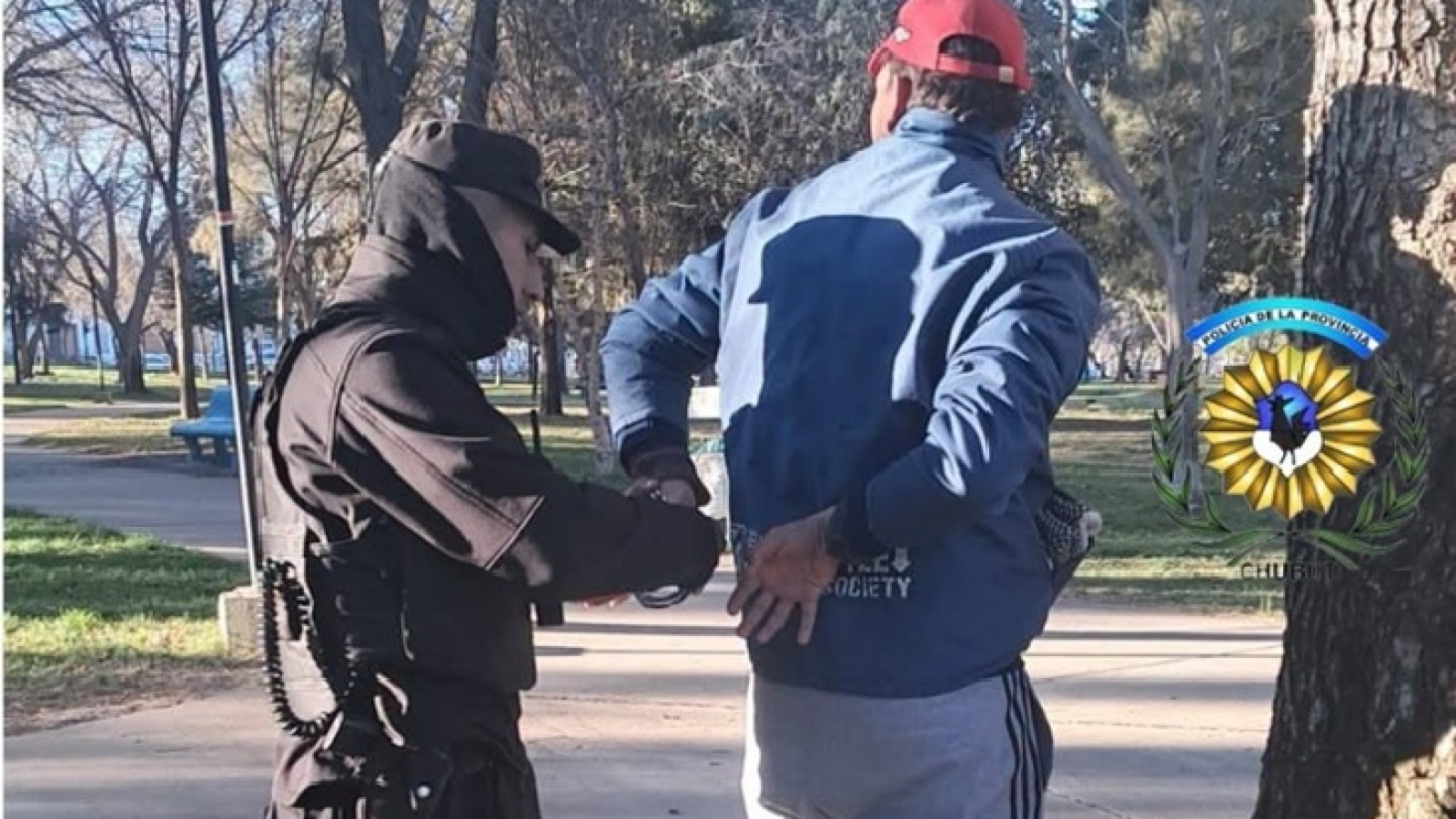 Detuvieron en la Plaza Centenario a un hombre que tenía pedido de captura vigente