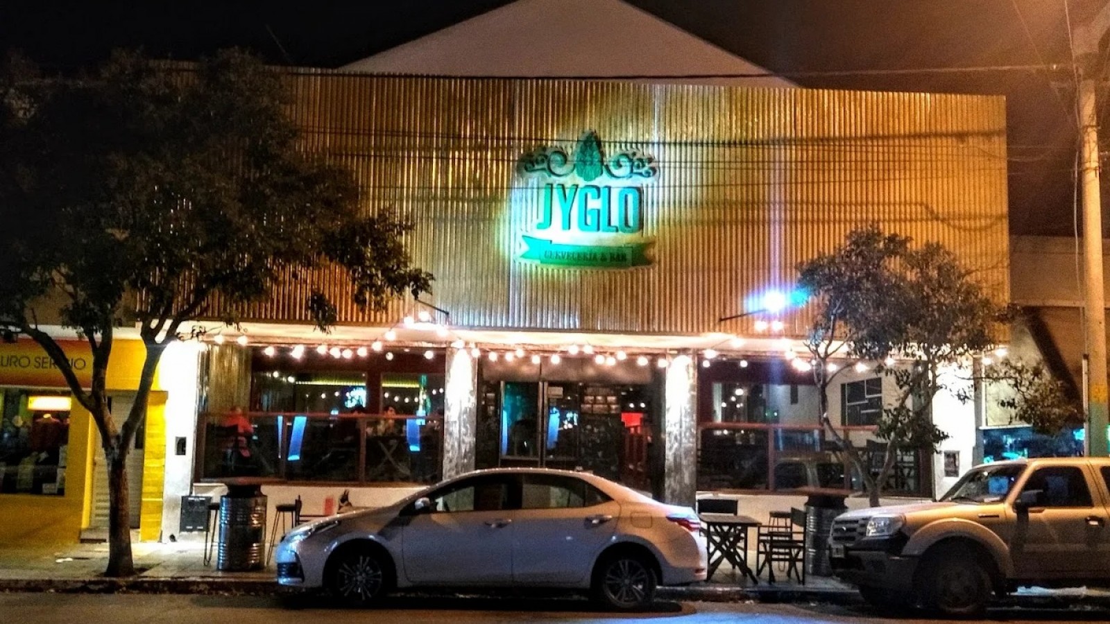 Trelew: buscaban un octogenario por toda la ciudad y estaba en un pub viendo los partidos