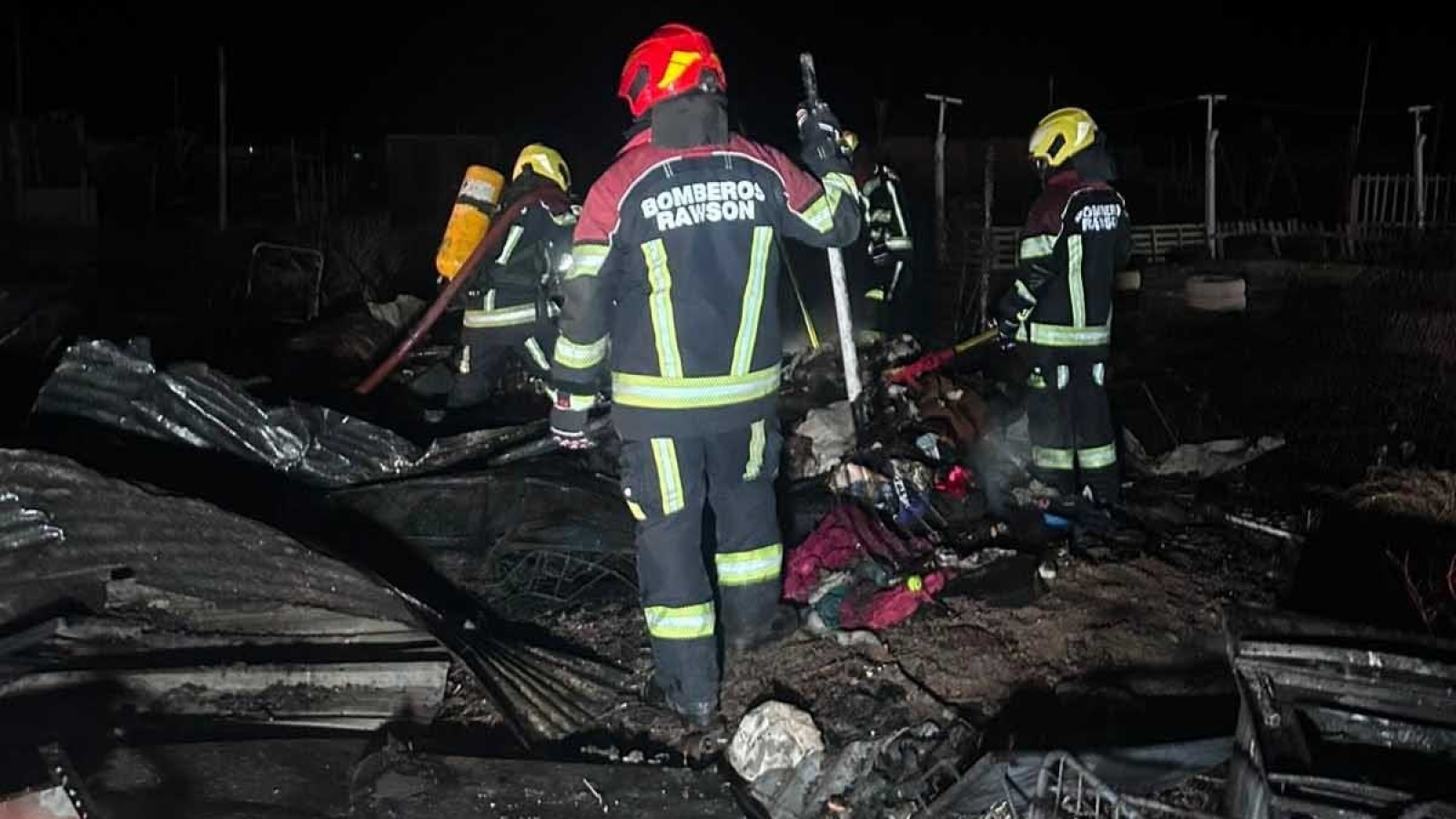 Incendio en Rawson: las llamas afectaron por completo una vivienda