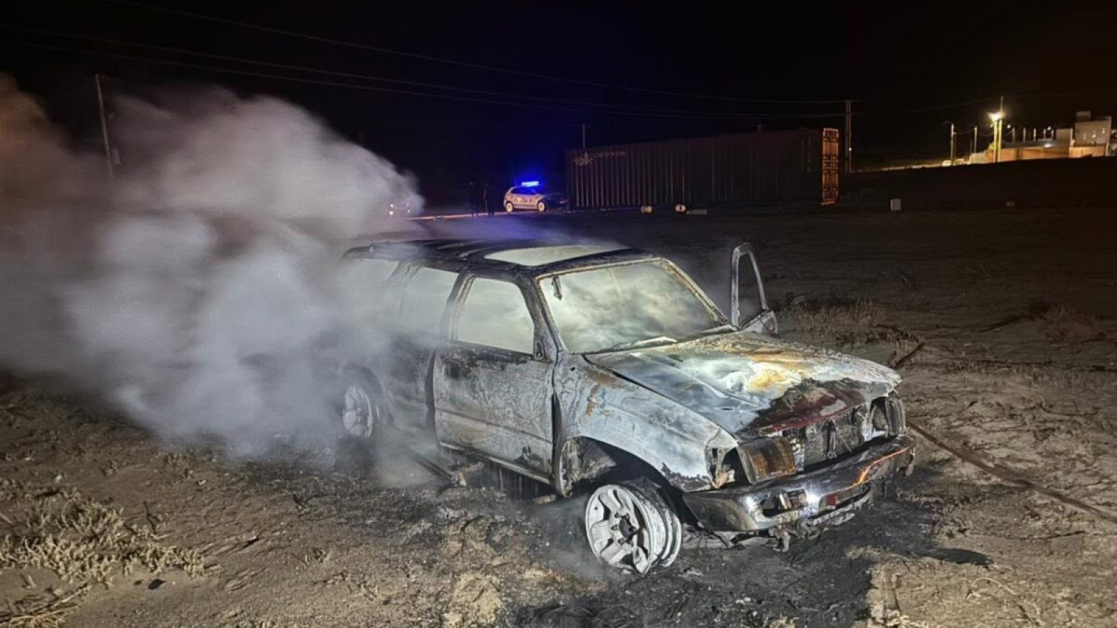 Una camioneta fue destruida por un incendio durante la madrugada en Rawson