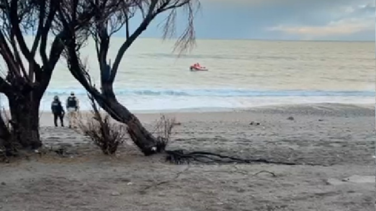 Tragedia en Playa Unión: hallaron el cuerpo de una mujer flotando en el mar
