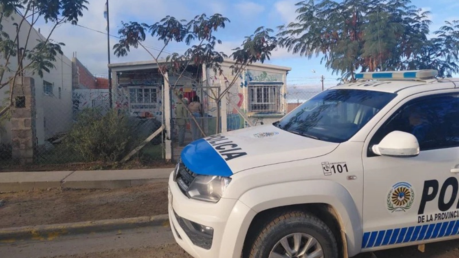 Un ataque al corazón del barrio: Vaciaron e inundaron una biblioteca popular en Puerto Madryn para robarse un tanque de 1100 litros