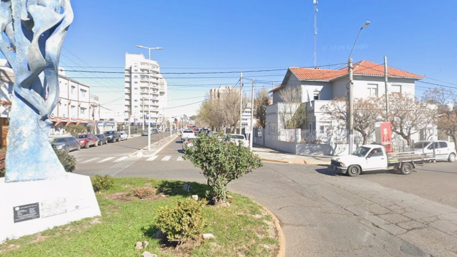 Comenzaron las obras de reparación del pavimento en avenida Roca e Hipólito Yrigoyen
