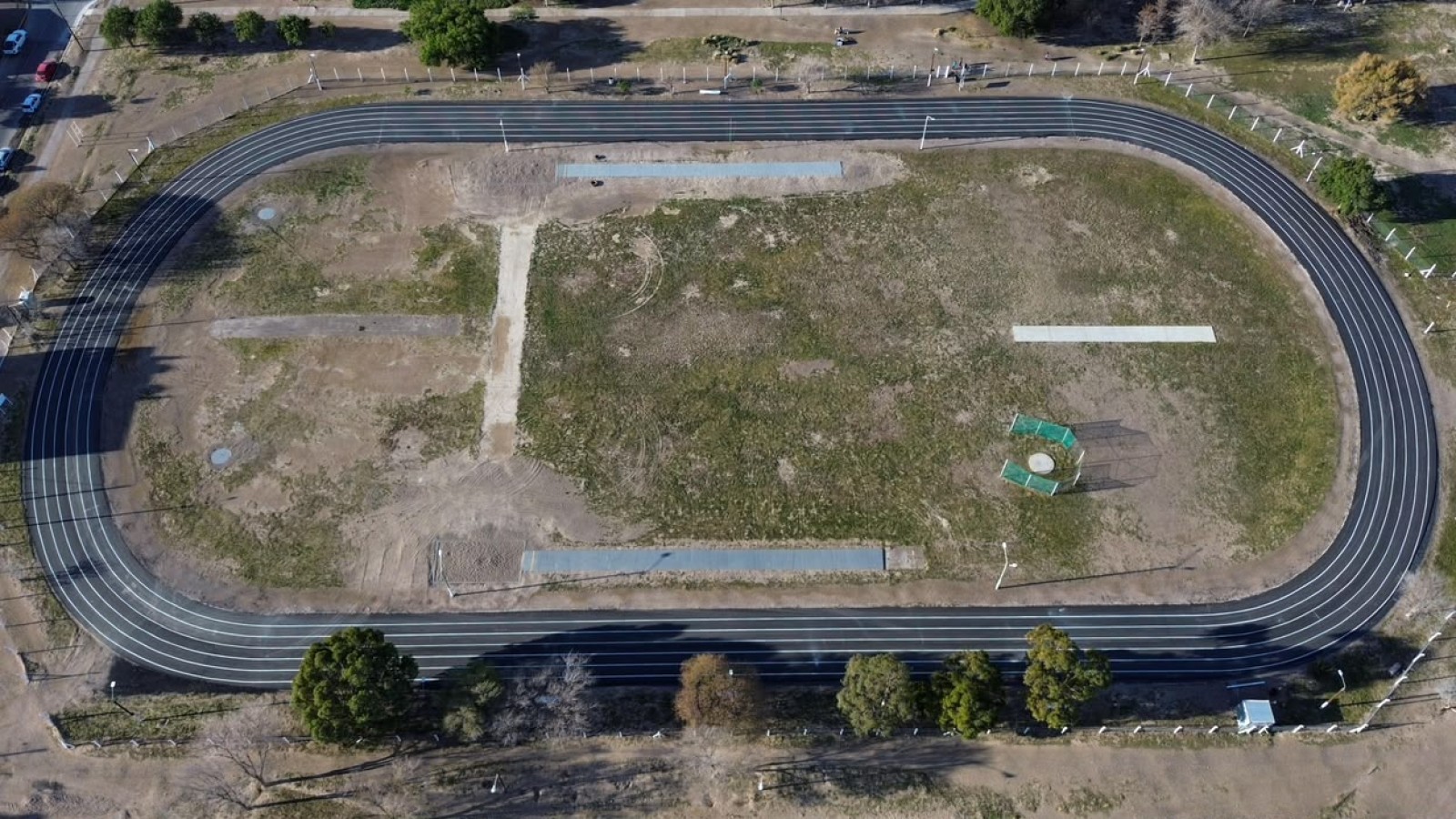 Tras 30 años de espera, se renovó la histórica pista de atletismo "Horacio Cabito" en Puerto Madryn
