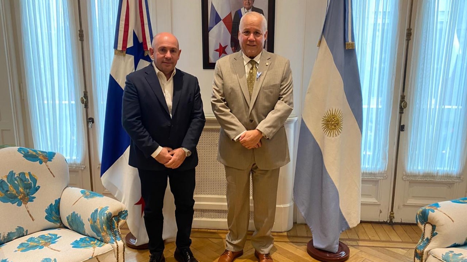 Sastre se reunió con el embajador de Panamá en Buenos Aires
