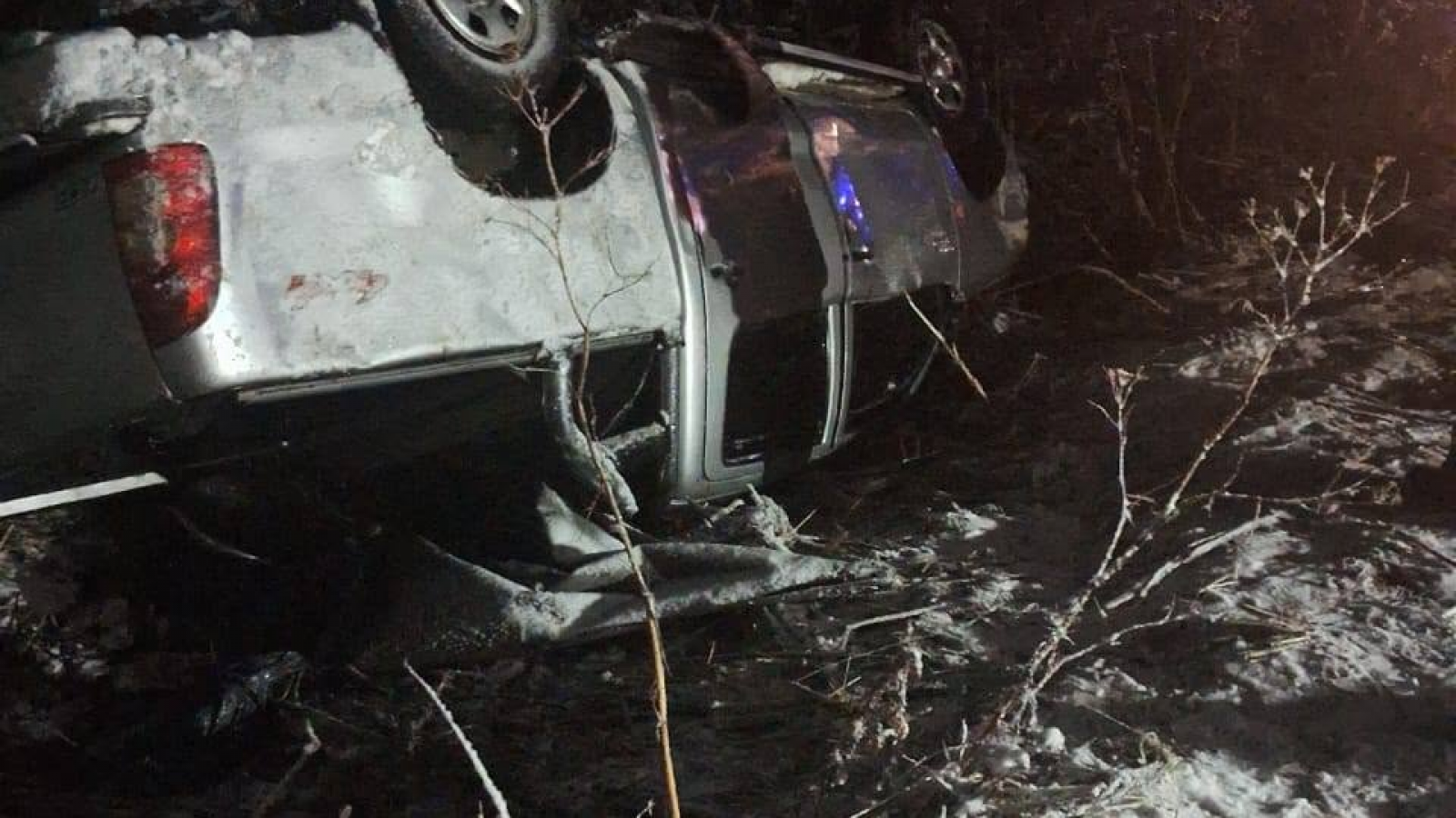 Volcó una camioneta con una familia en una ruta de Chubut: cuatro personas resultaron heridas