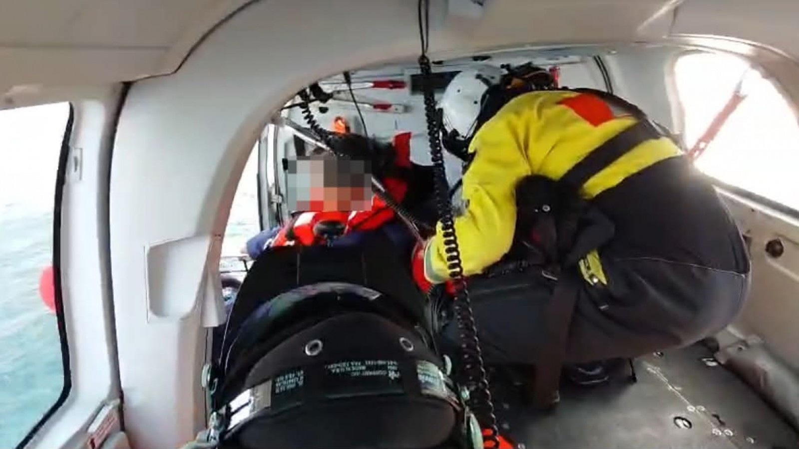 Operativo contrarreloj frente a Puerto Madryn: aeroevacuaron de urgencia a un tripulante que sufrió una descompensación en alta mar