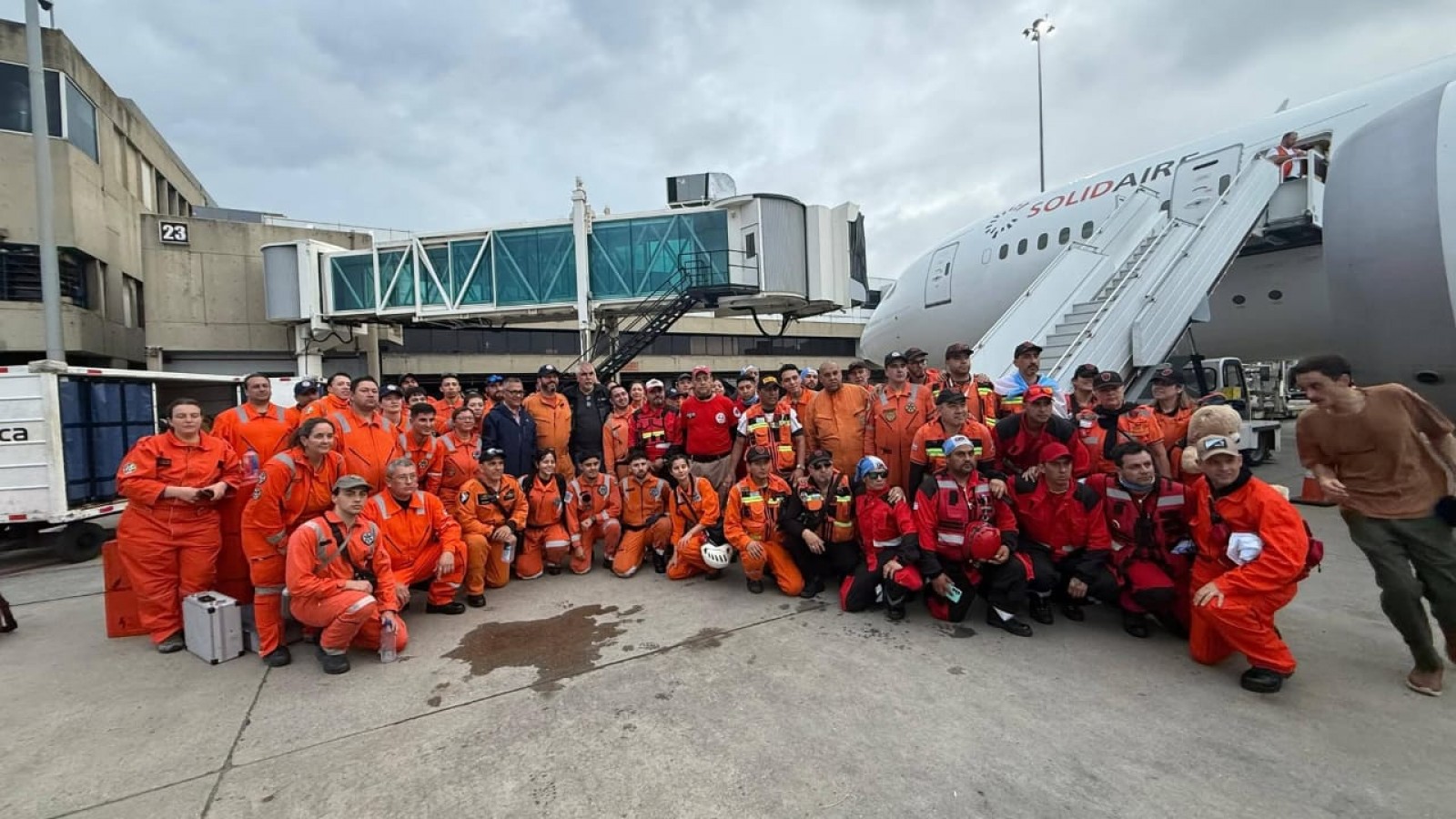 Orgullo para Puerto Madryn: una exalumna de la Escuela N° 789 participa como voluntaria en la ayuda a los afectados por el terremoto en Venezuela