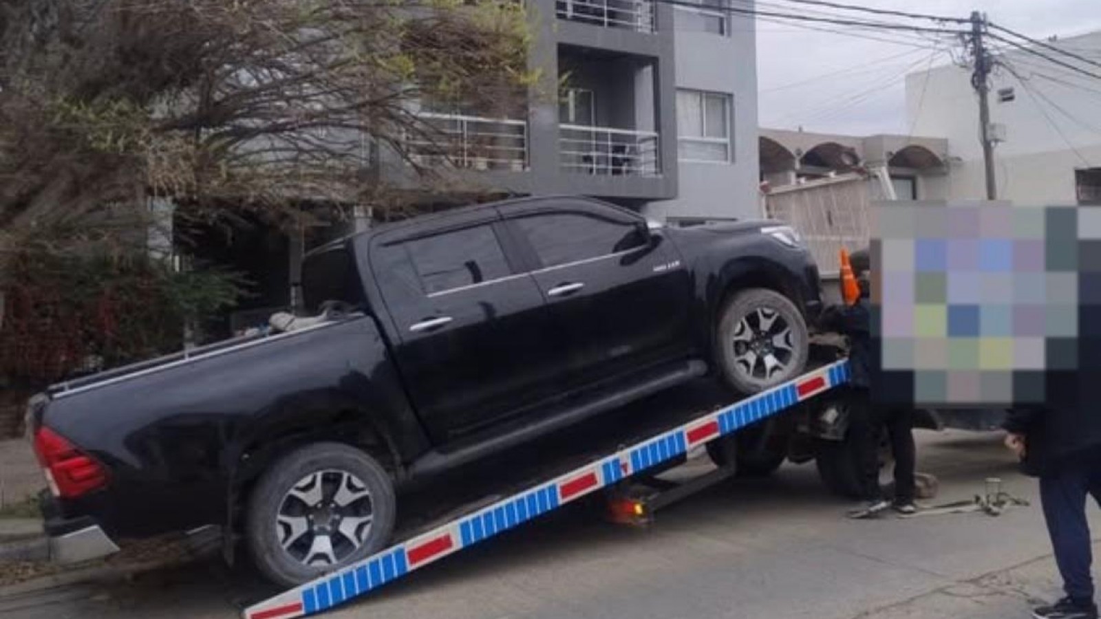 Puerto Madryn: secuestraron una Toyota Hilux trucha con patente y chasis adulterados