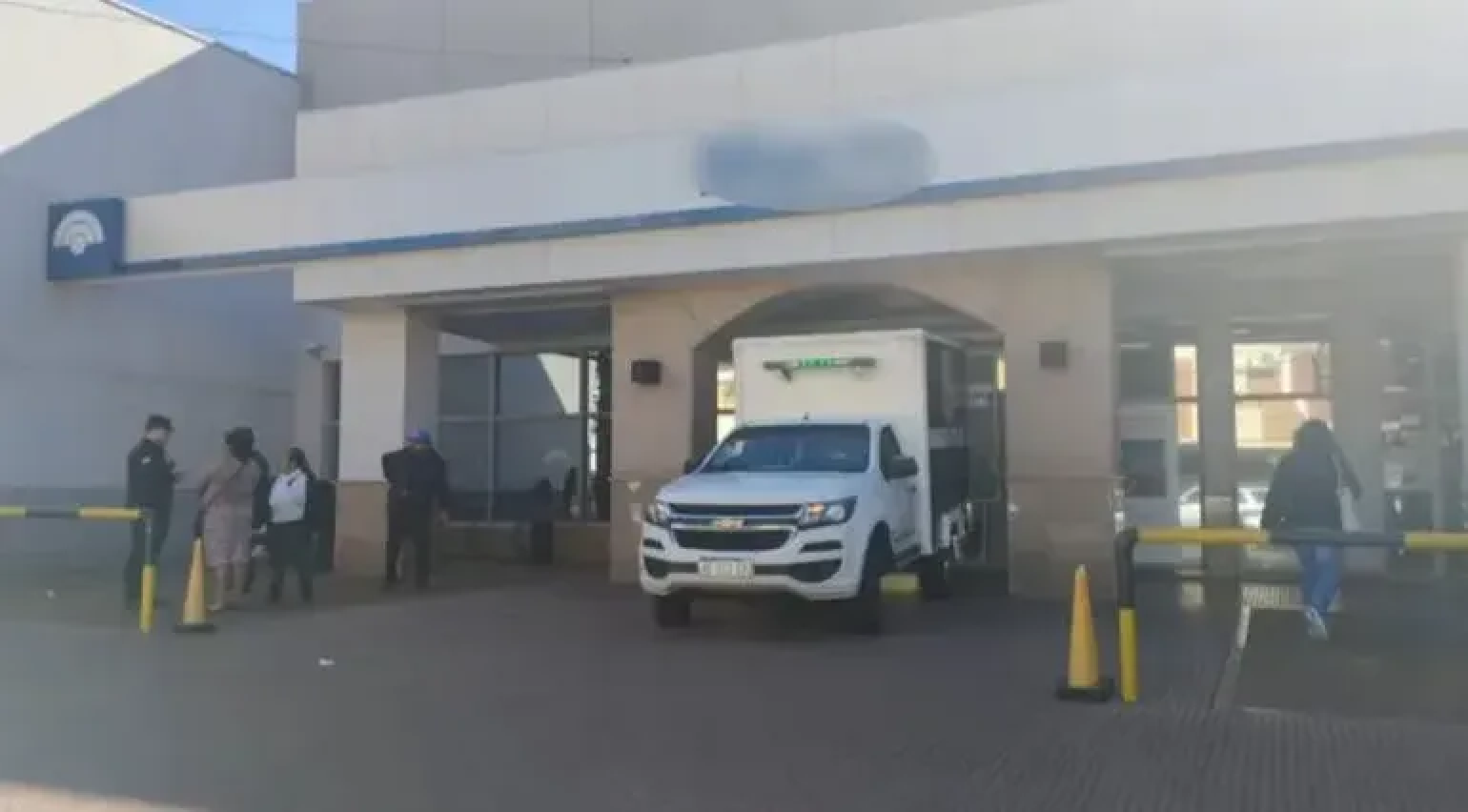 Tragedia en un banco: un hombre falleció tras atragantarse con un chipá
