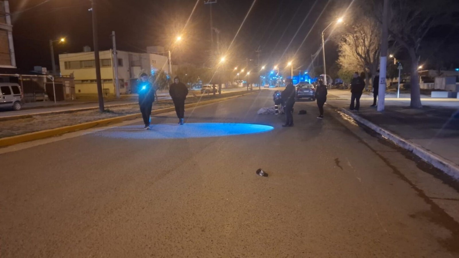 Puerto Madryn: un hombre de 82 años lucha por su vida tras ser atropellado por una camioneta que huyó