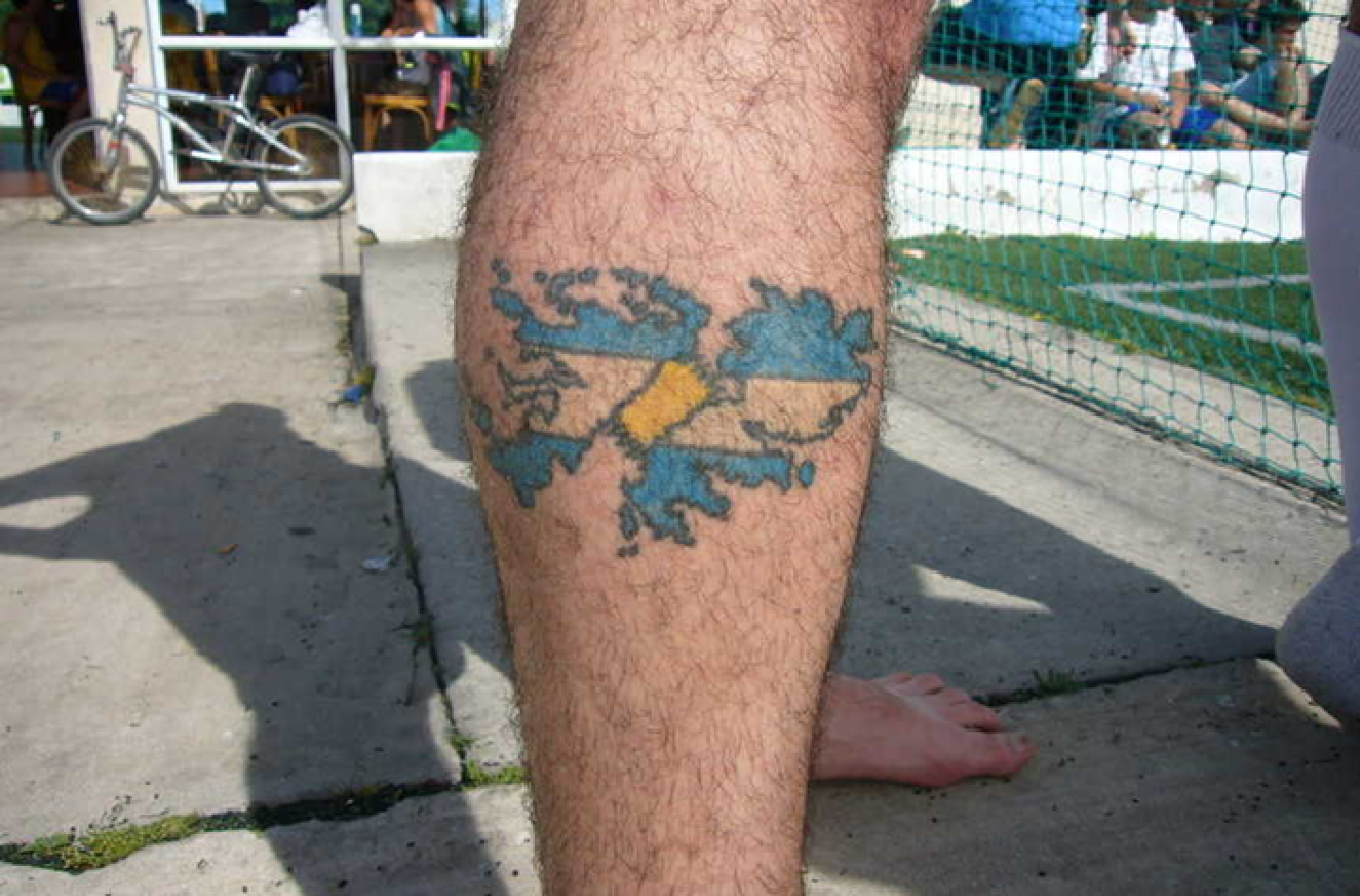 Trelew: tras el Mundial, crecen los tatuajes con las Islas Malvinas y las promesas que hicieron los hinchas