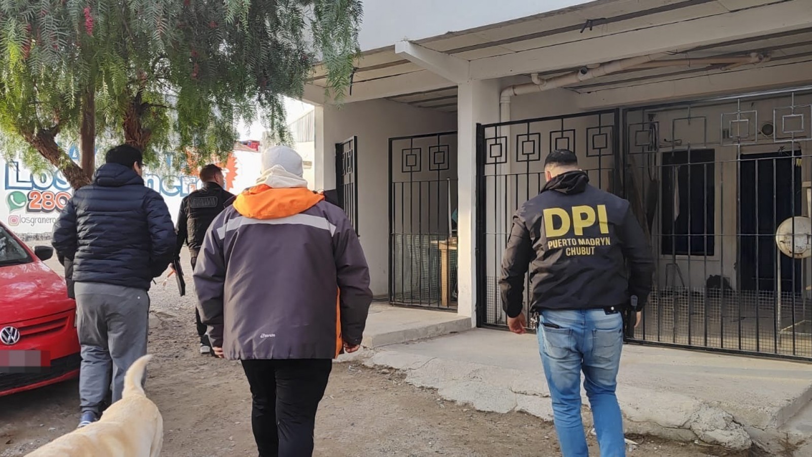 Allanamiento por un robo con arma de fuego: recuperaron una consola y secuestraron municiones, equipos de comunicación y un celular