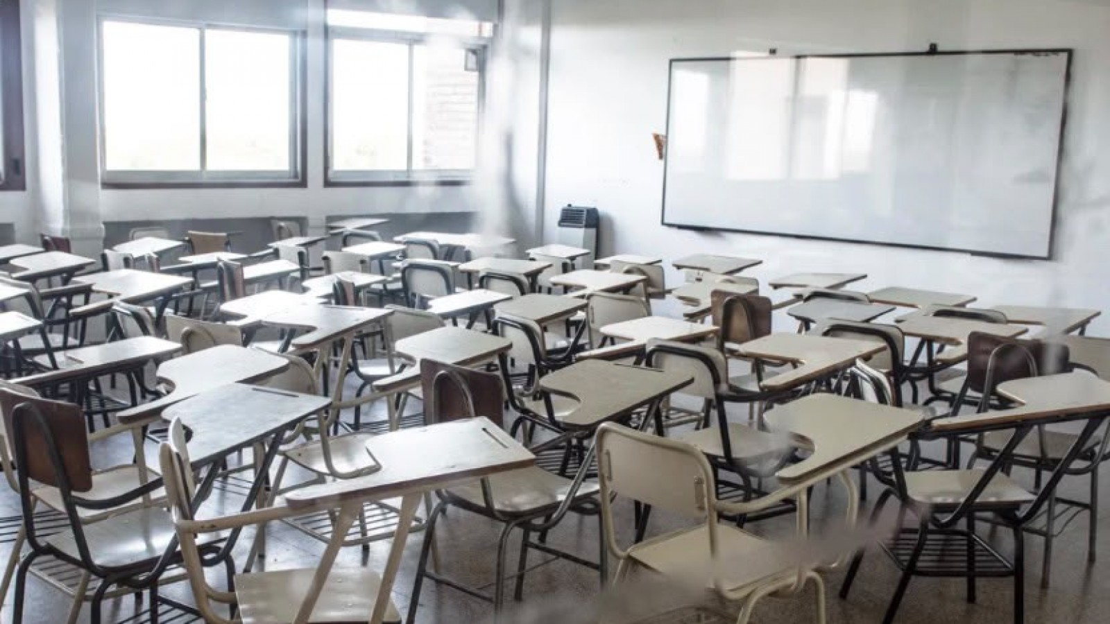 Por fuertes nevadas y alertas meteorológicas, Educación suspende actividades escolares este lunes en la Comarca Andina