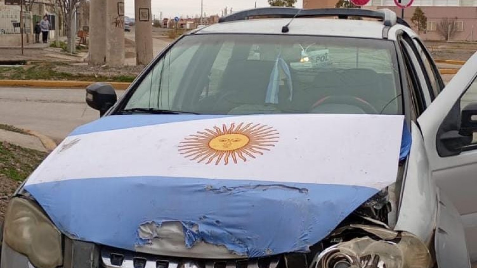 Chocó en una rotonda de Trelew, dio positivo en el test de alcoholemia y le secuestraron el vehículo