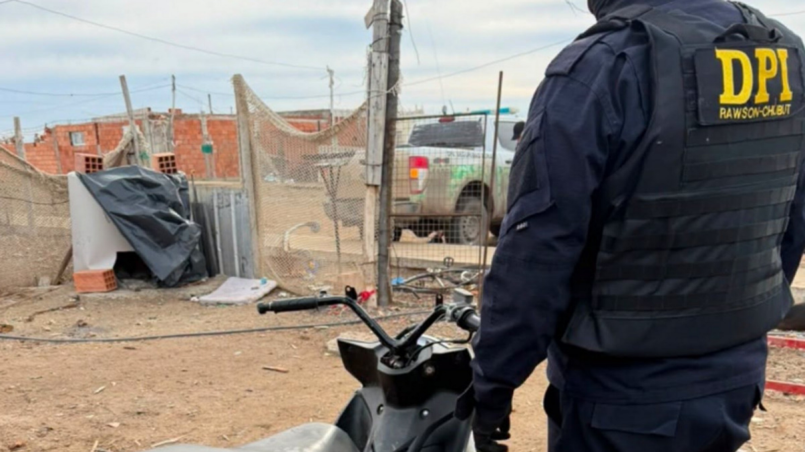 Allanaron una chacra en Rawson por amenazas y encontraron una moto con pedido de secuestro