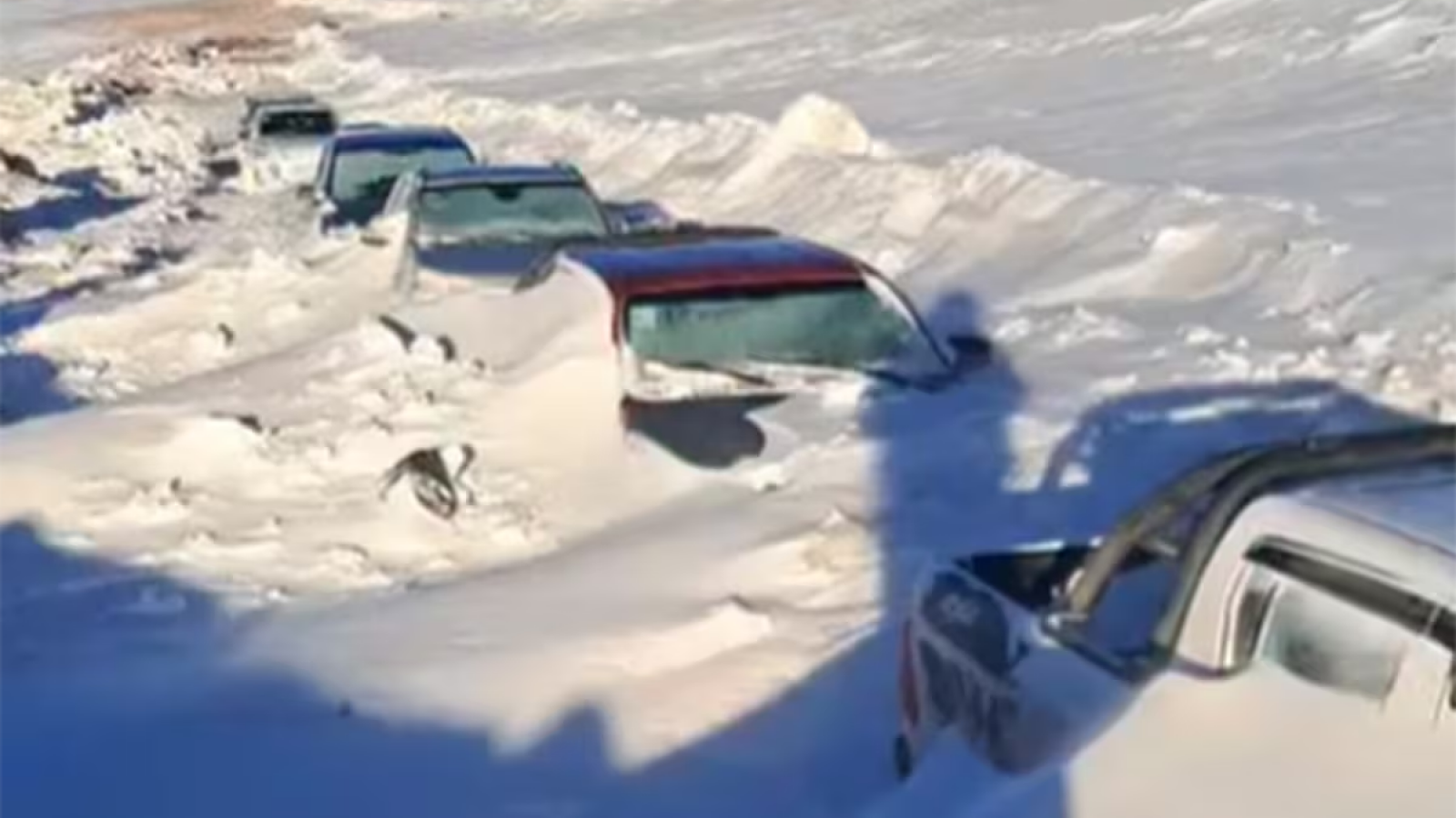 M醩 de 100 turistas quedaron varados por una tormenta de nieve en Catamarca