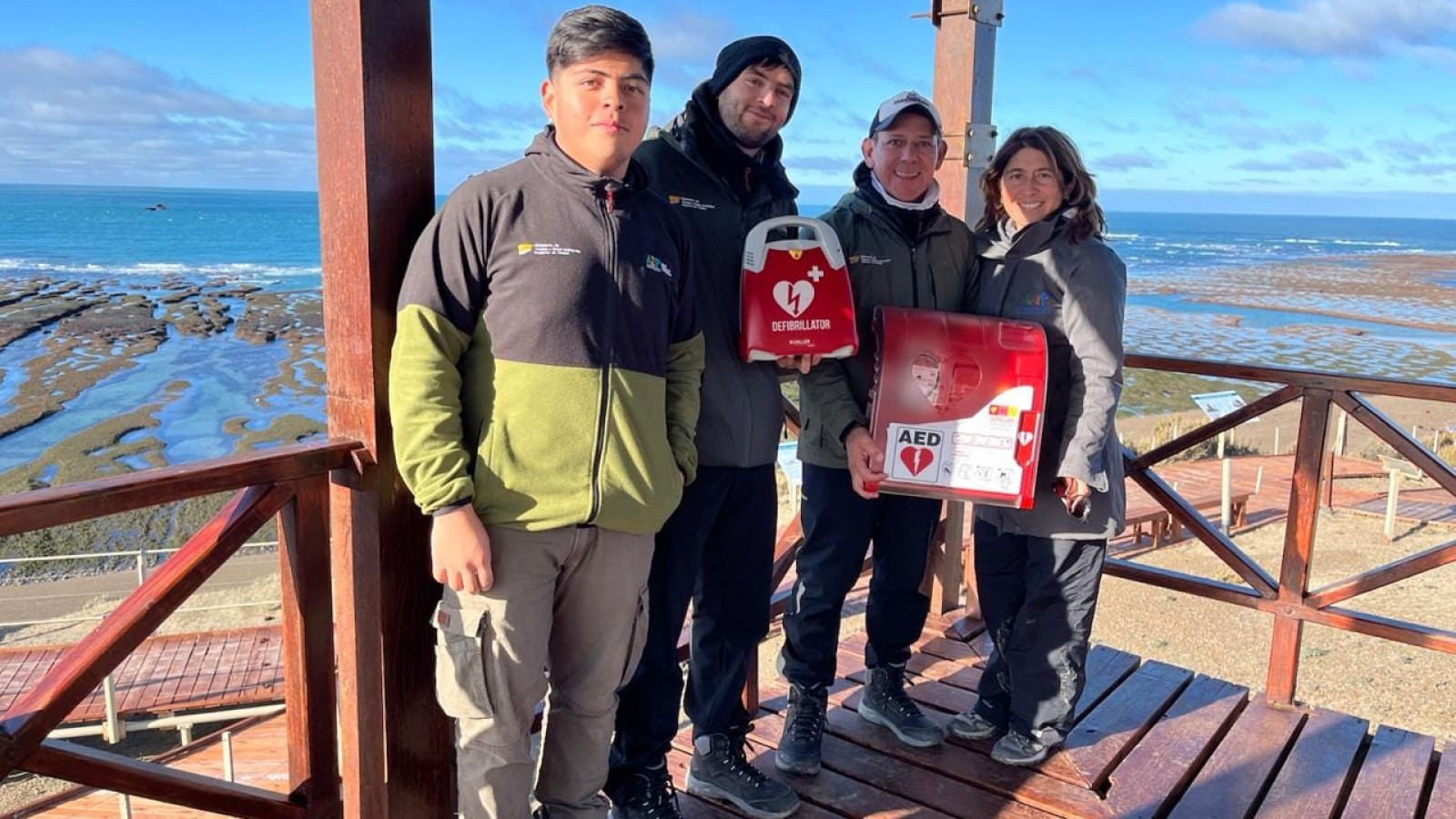 Provincia incorpora desfibriladores en puntos estratégicos de Península Valdés para atender emergencias cardíacas
