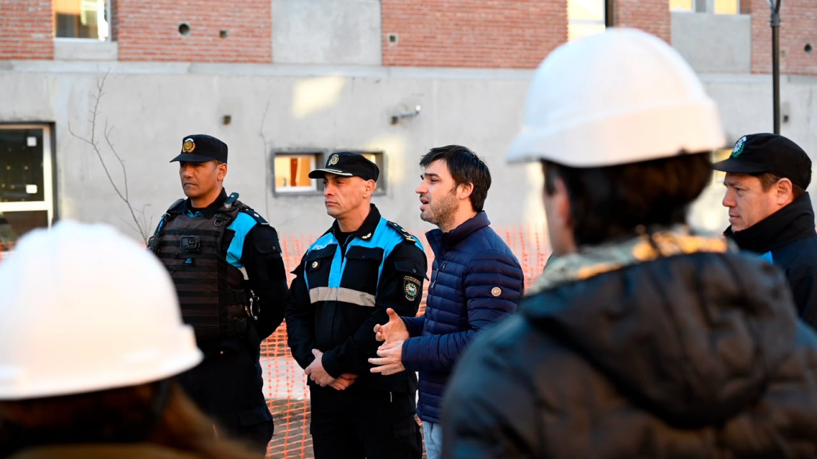 Torres recorrió el Pro.Cre.Ar. de Trelew y ratificó la entrega de 68 viviendas para policías, construidas con fondos provinciales
