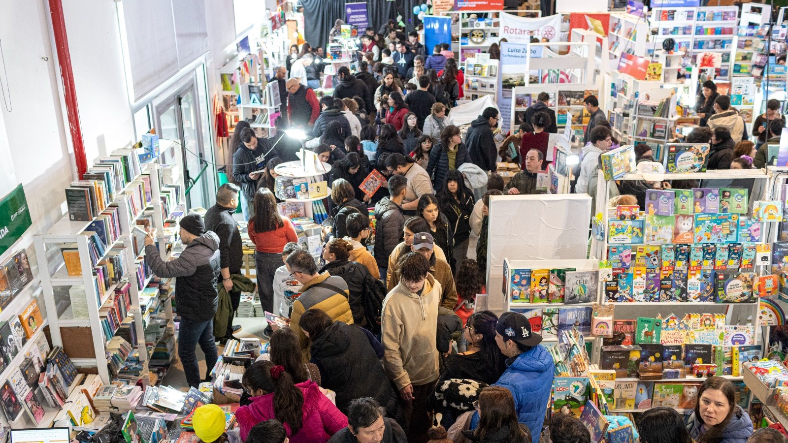 Arranque multitudinario: la Feria del Libro bate récords de concurrencia y despliega una agenda repleta de figuras