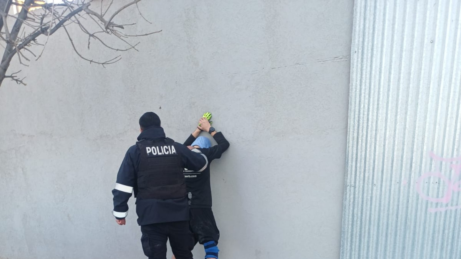 Escándalo en Trelew: un empleado del Concejo Deliberante cayó detenido acusado de entrar a robar a una casa