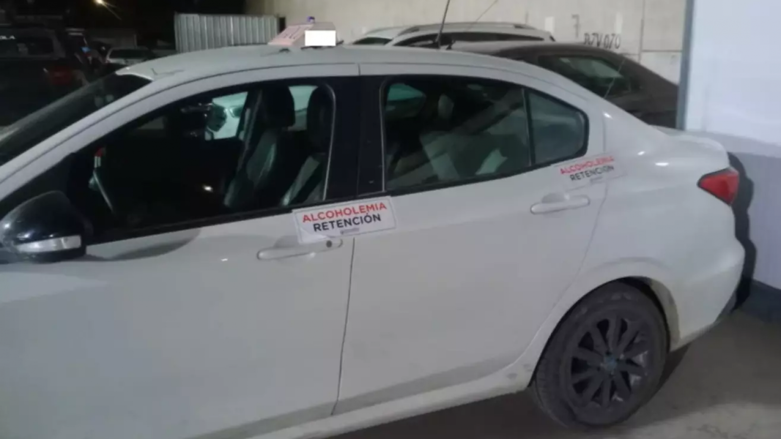 Taxista dio positivo en alcoholemia tras ser encontrado vomitando dentro del vehículo