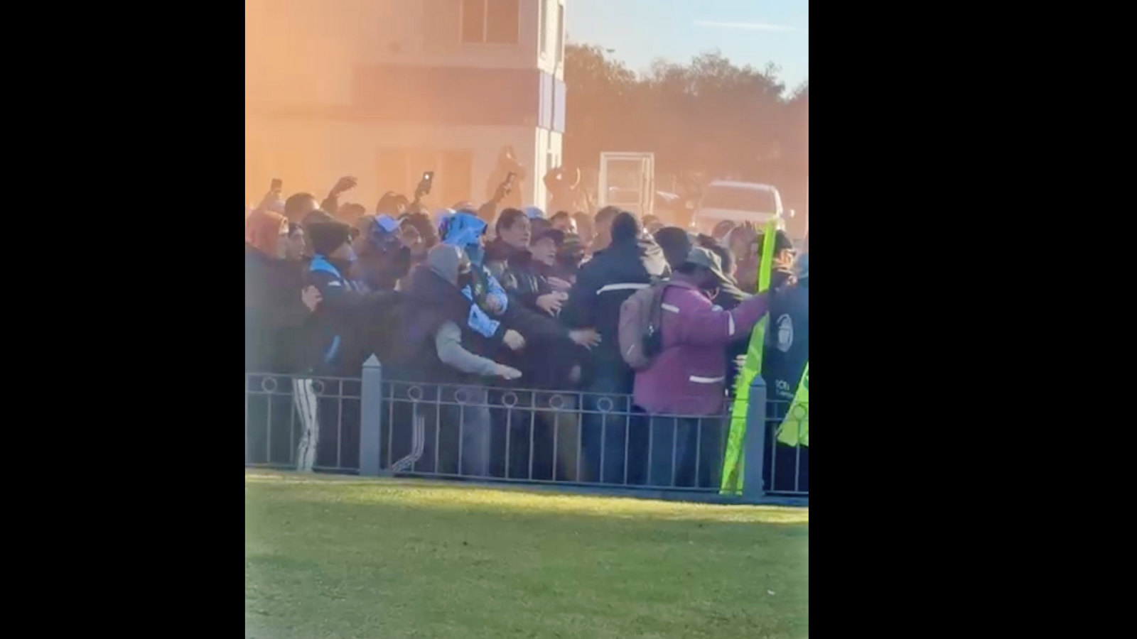 Tensión en el muelle Storni: estibadores desplazaron a manifestantes de la UOCRA