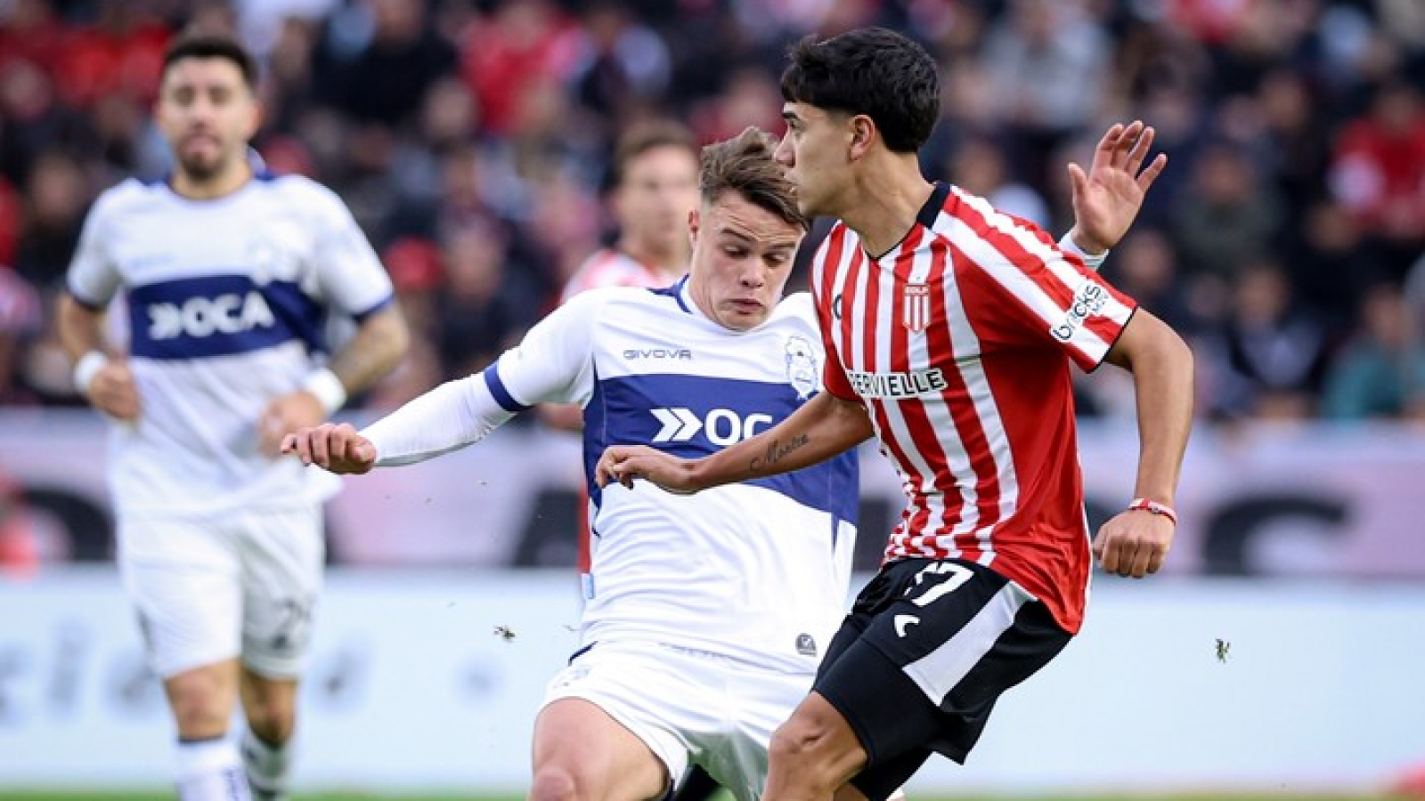Estudiantes goleó 4-0 a Gimnasia y se quedó con el clásico platense