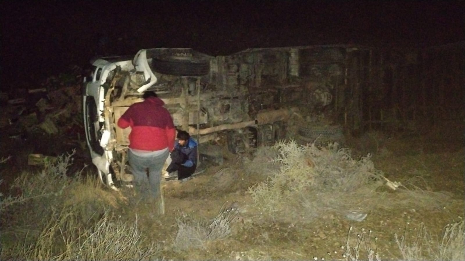 Un camionero se quedó dormido y volcó en la Ruta Nacional 3