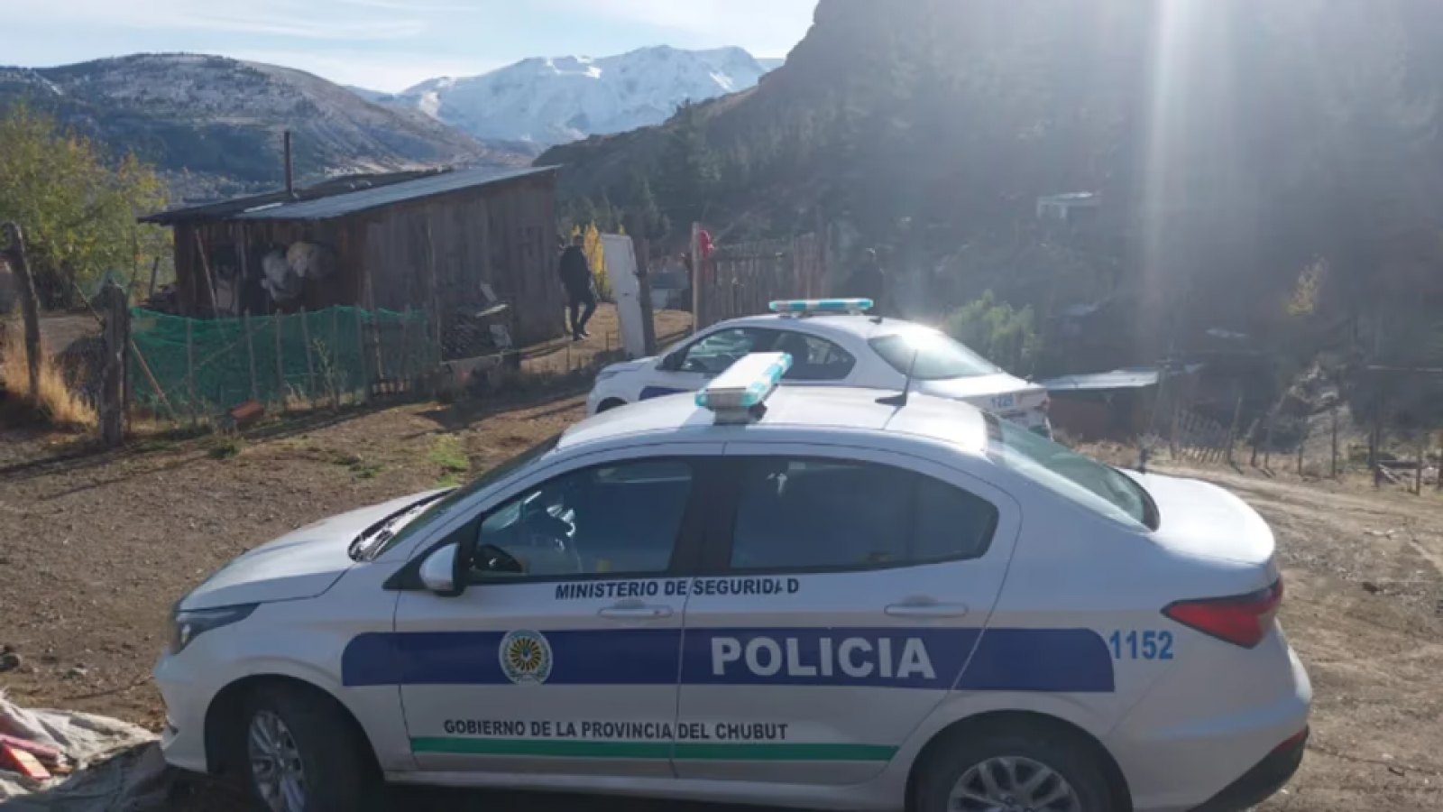 Esquel: allanaron tres viviendas y detuvieron a dos hermanos por un violento ataque