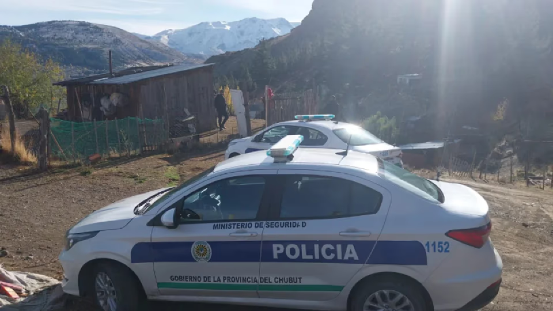 Esquel: allanaron tres viviendas y detuvieron a dos hermanos por un violento ataque