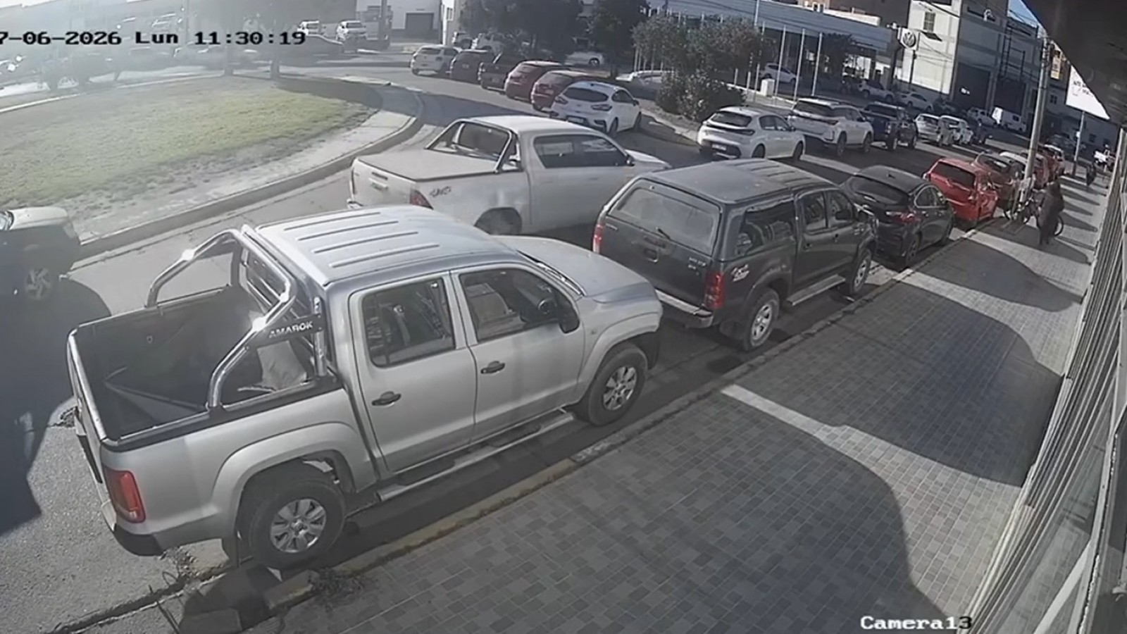 Choque y fuga en la calle Fontana: buscan testigos y datos sobre una camioneta blanca