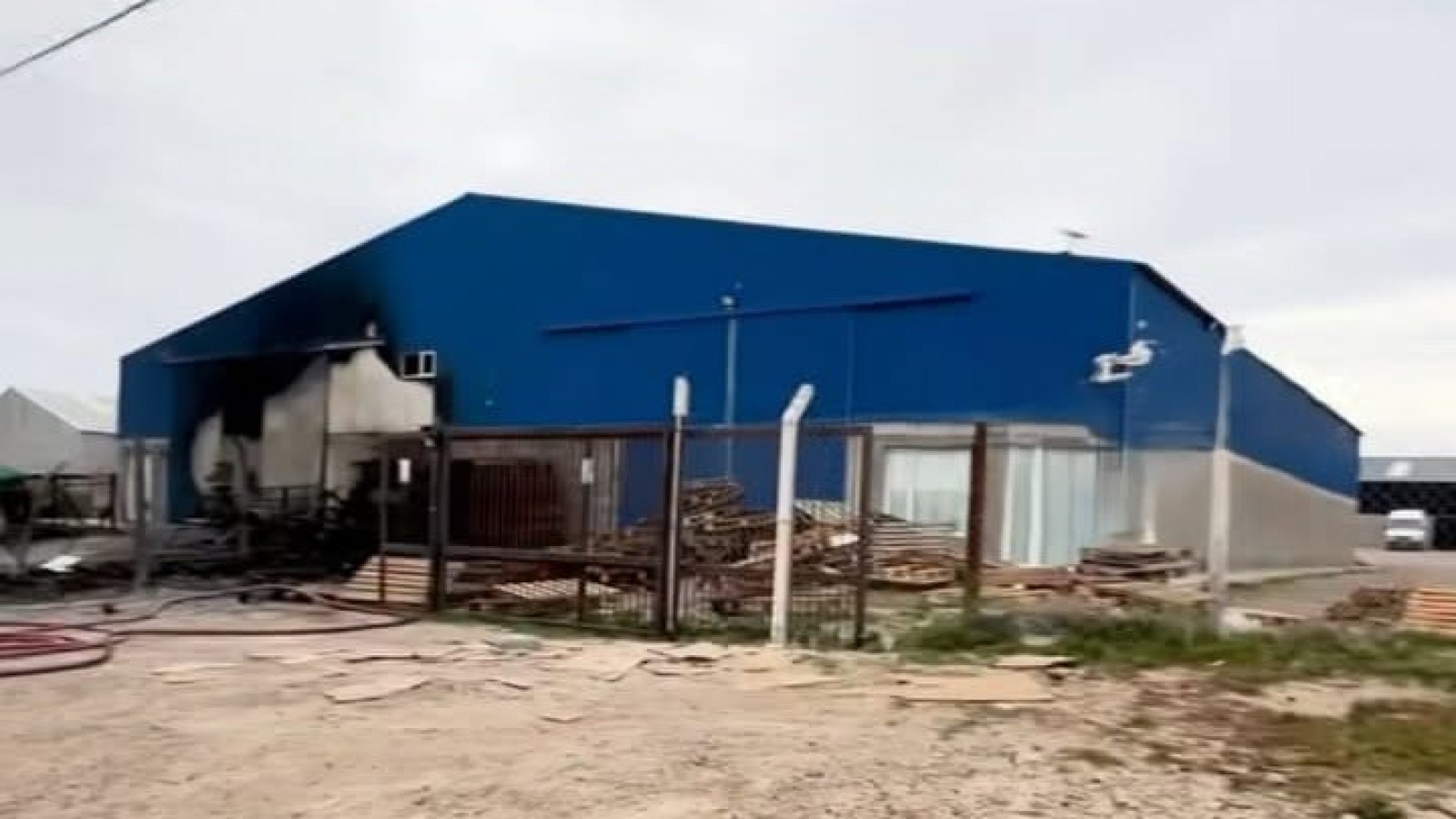 Se incendió una fábrica de alimentos balanceados en el Parque Industrial Pesquero