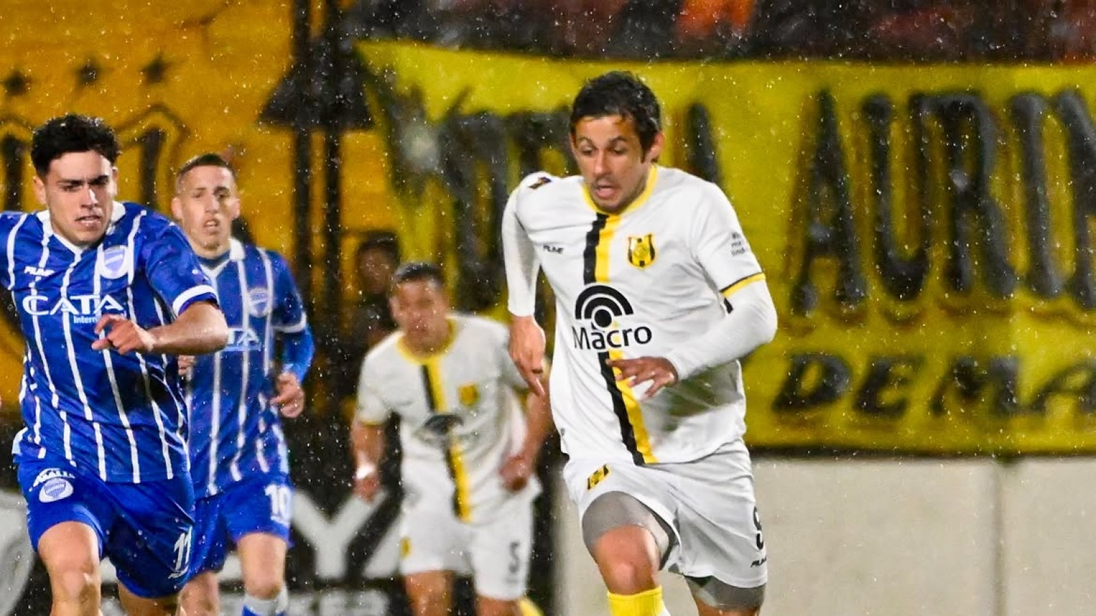 Deportivo Madryn venció a Godoy Cruz y se metió entre los cuatro mejores de la Zona A