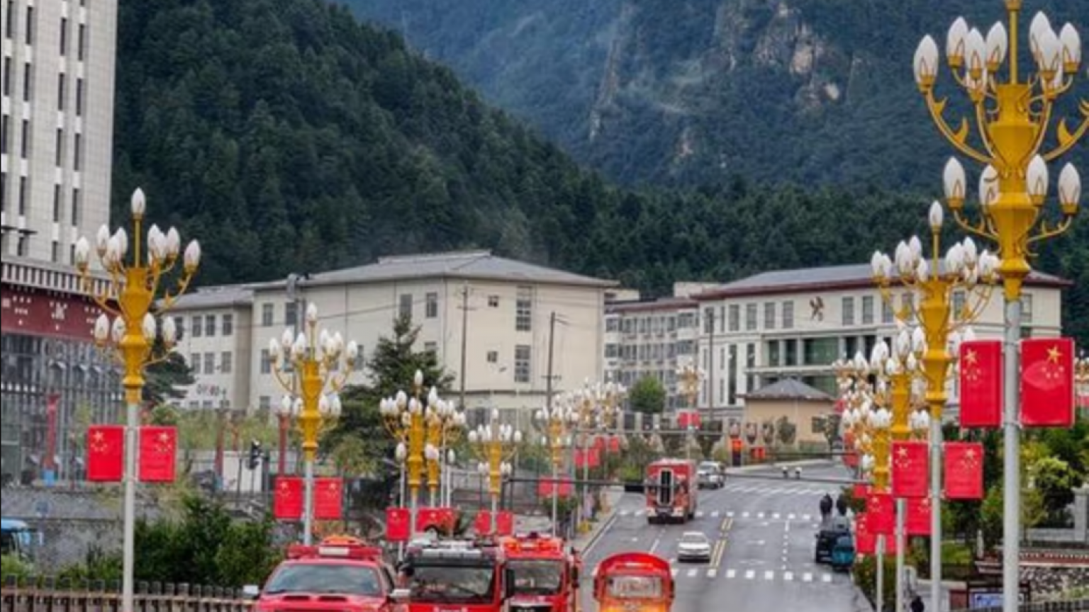 China: buscan a más de 500 personas tras un alud que arrasó un puerto