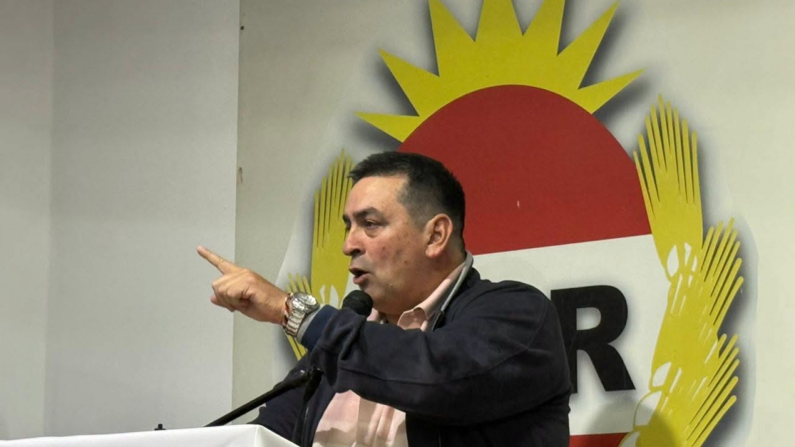 Espada renunció al IPV y su lugar lo ocuparía el radical Carlos Díaz