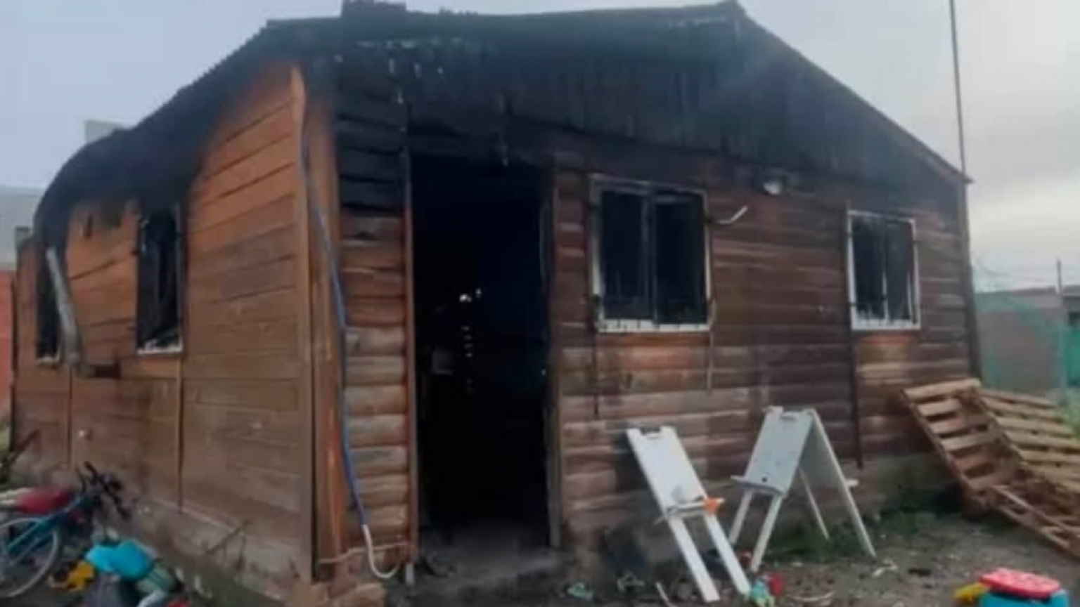 Perdió su casa en un incendio y reclama que se investigue lo ocurrido