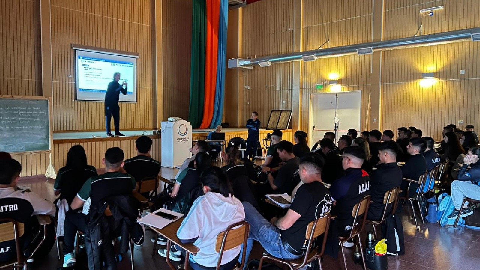 Puerto Madryn fue sede del Curso de 羠bitro Federal con m醩 de 50 participantes