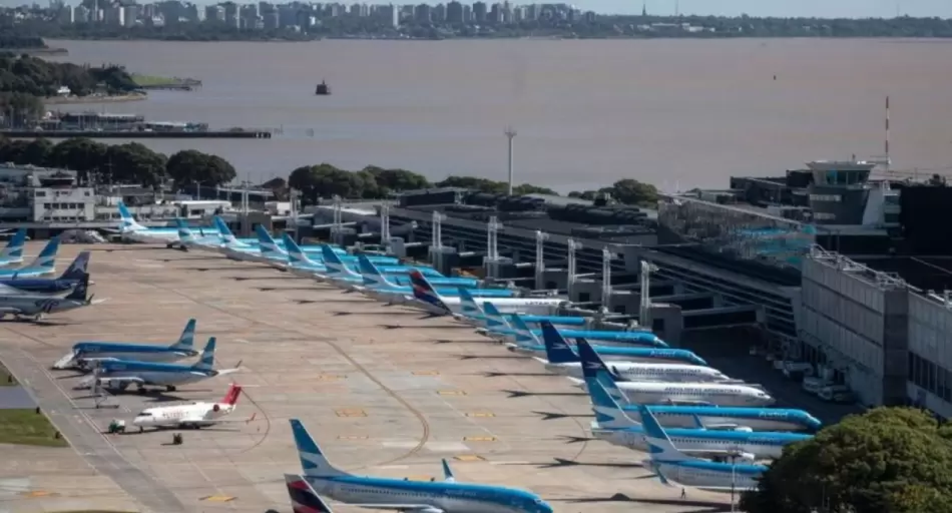 Paro en aeropuertos: habrá demoras y cancelaciones este jueves y viernes