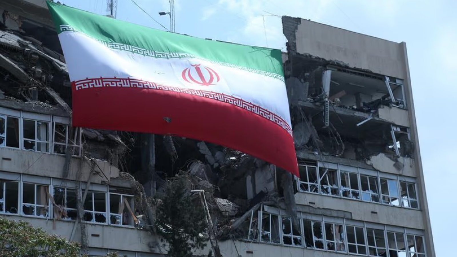 Irán respondió a los ataques de Estados Unidos con misiles y drones