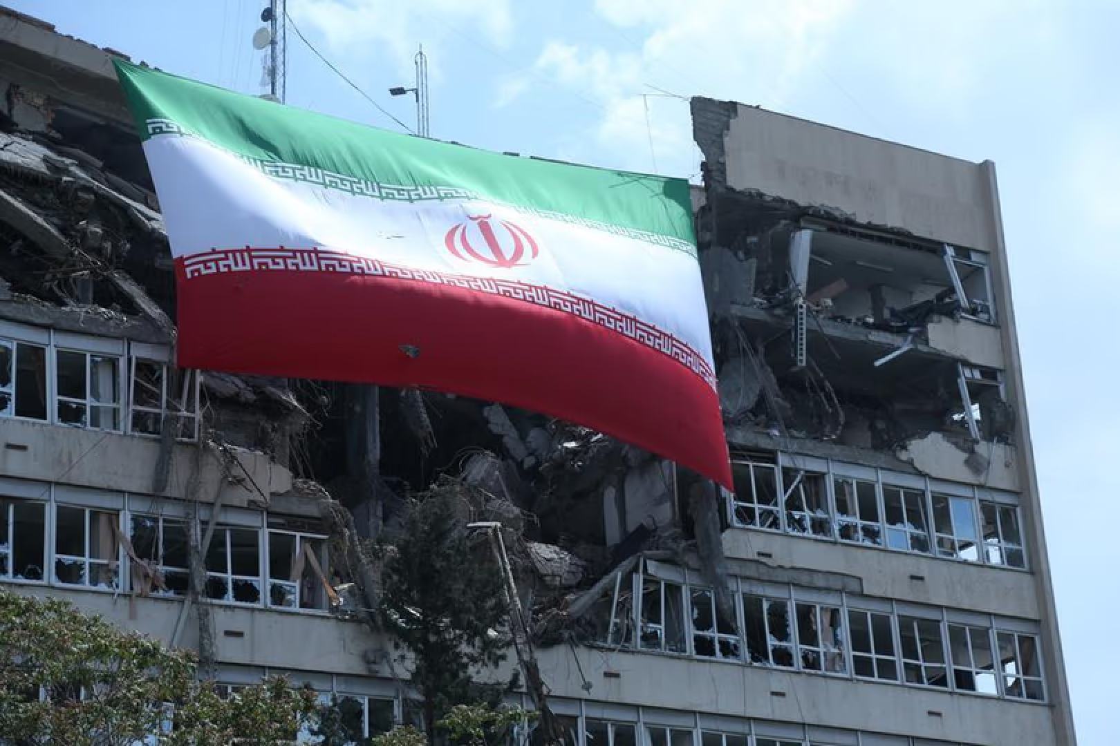 Irán respondió a los ataques de Estados Unidos con misiles y drones