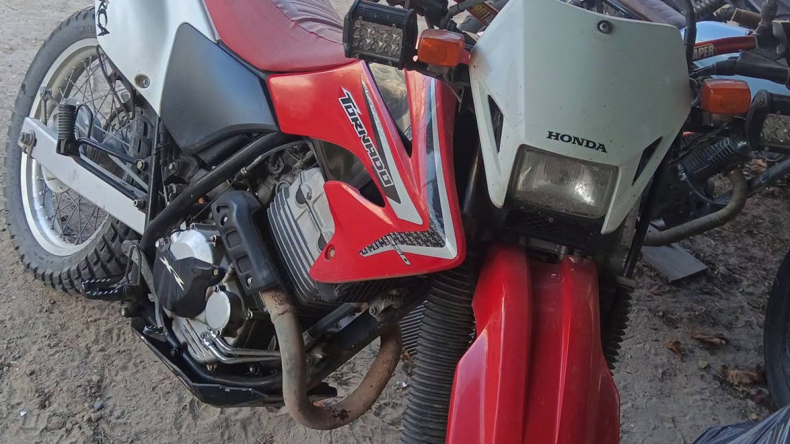 Robo en Puerto Madryn: sustraen una motocicleta del interior de un patio y piden colaboración para hallarla