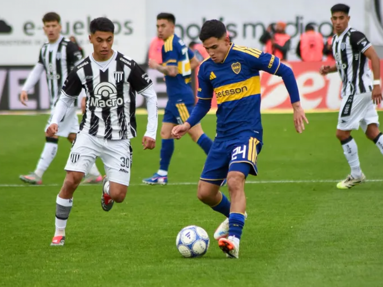 Boca se quedó con un empate ante Gimnasia de Mendoza en un final agónico